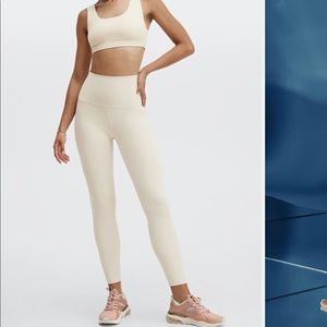 Fabletics Pure Luxe buttery leggings in latte cream. Size XS NWT